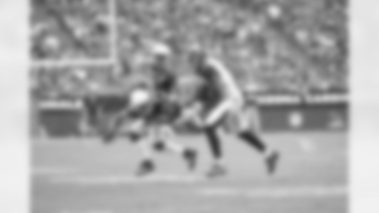 S Tyrann Mathieu defending against Bucs WR Mike Evans