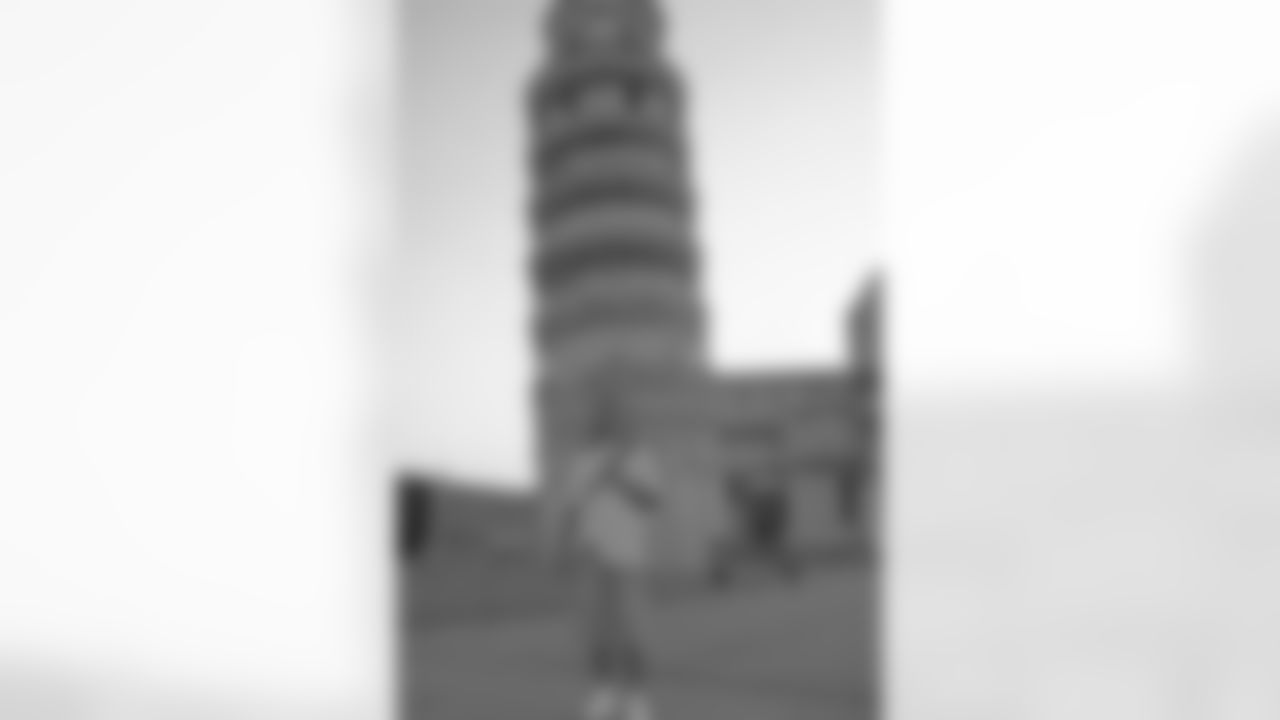 Fitz and the leaning tower of Pisa in Italy