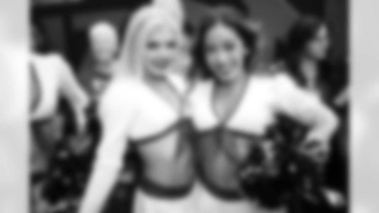Arizona Cardinals Cheerleaders during the 2022 regular season game between the Arizona Cardinals and the Los Angeles Rams on Sunday, Sept. 25, 2022 in Glendale, AZ.
