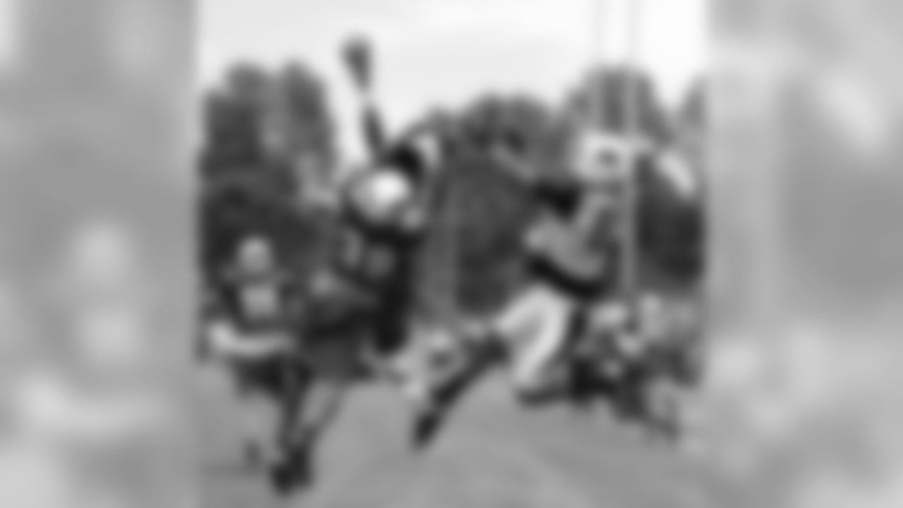 S James Sanders and CB A.J. Jefferson break up a pass