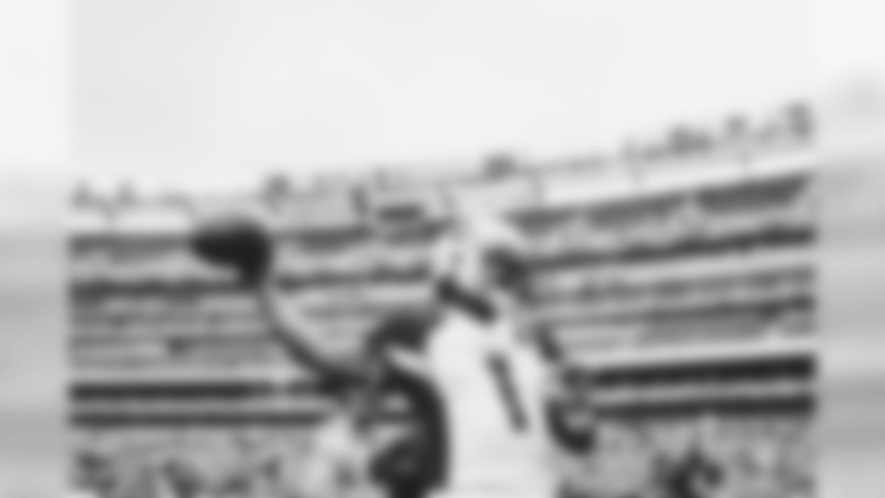QB Kyler Murray warming up before the Giants game.