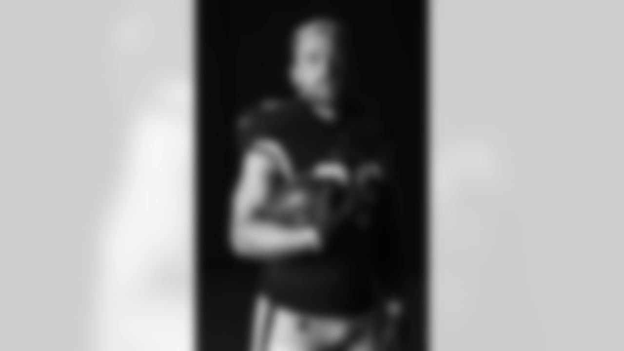 Arizona Cardinals tight end Zach Ertz (86) poses for a photo during Cardinals Media Day on Monday, June 13, 2022 in Tempe, AZ.