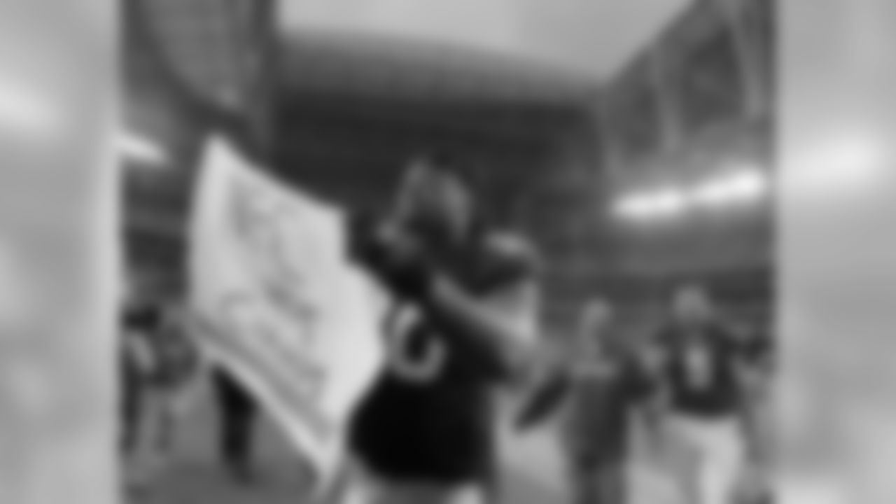 2008: DT Darnell Dockett with a division champion towel
