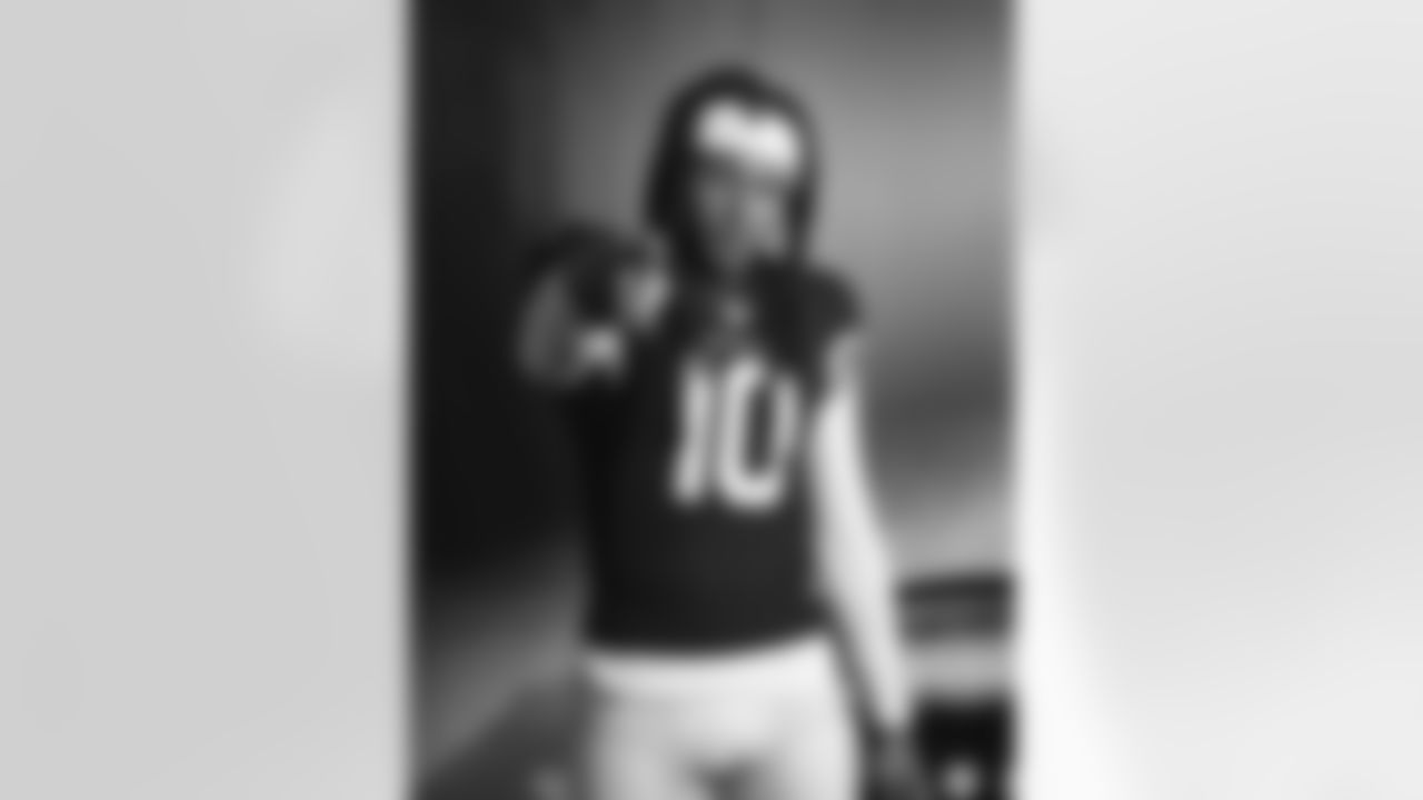 Arizona Cardinals wide receiver DeAndre Hopkins (10) poses for a photo during Cardinals Media Day on Monday, June 13, 2022 in Tempe, AZ.
