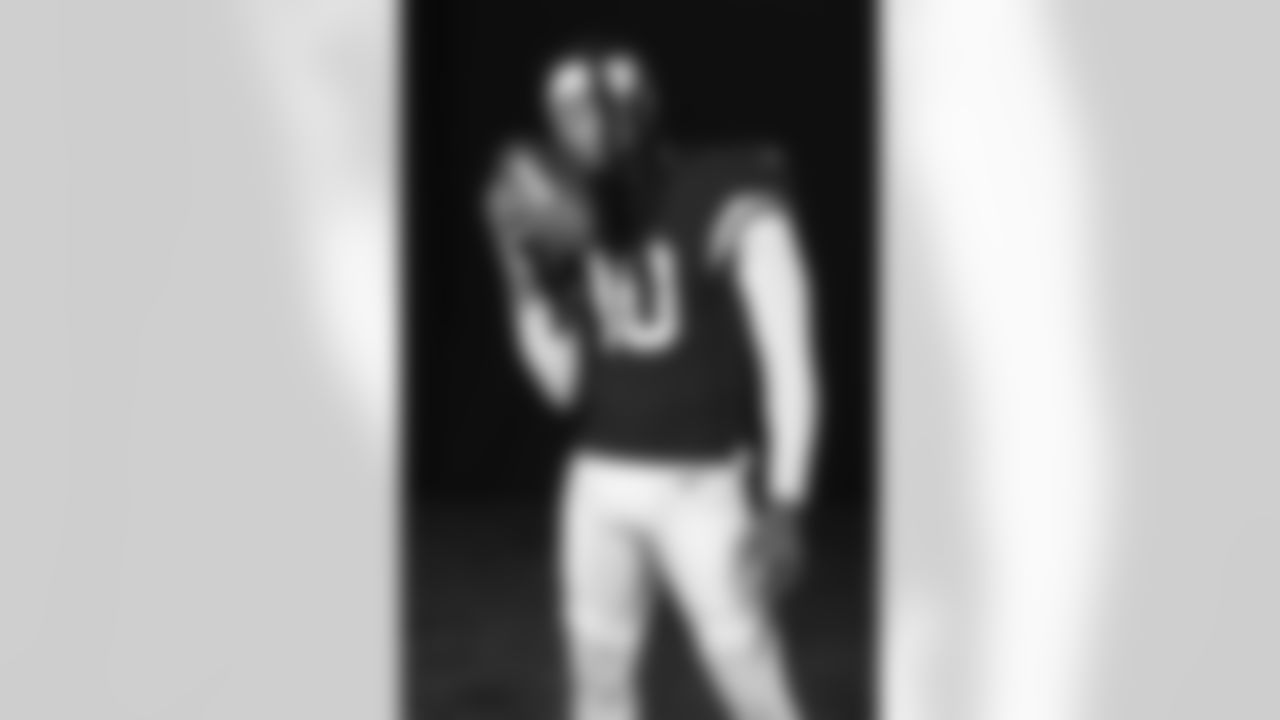 Arizona Cardinals wide receiver DeAndre Hopkins (10) poses for a photo during Cardinals Media Day on Monday, June 13, 2022 in Tempe, AZ.