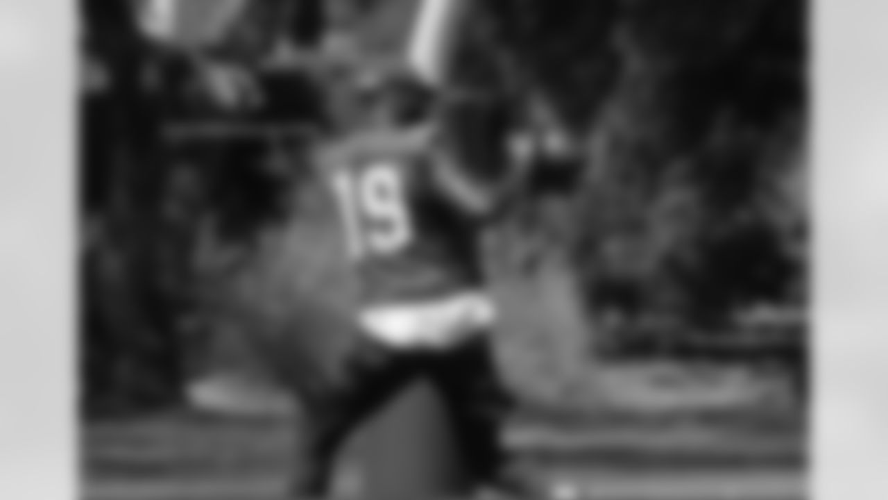 WR Carlton Agudosi