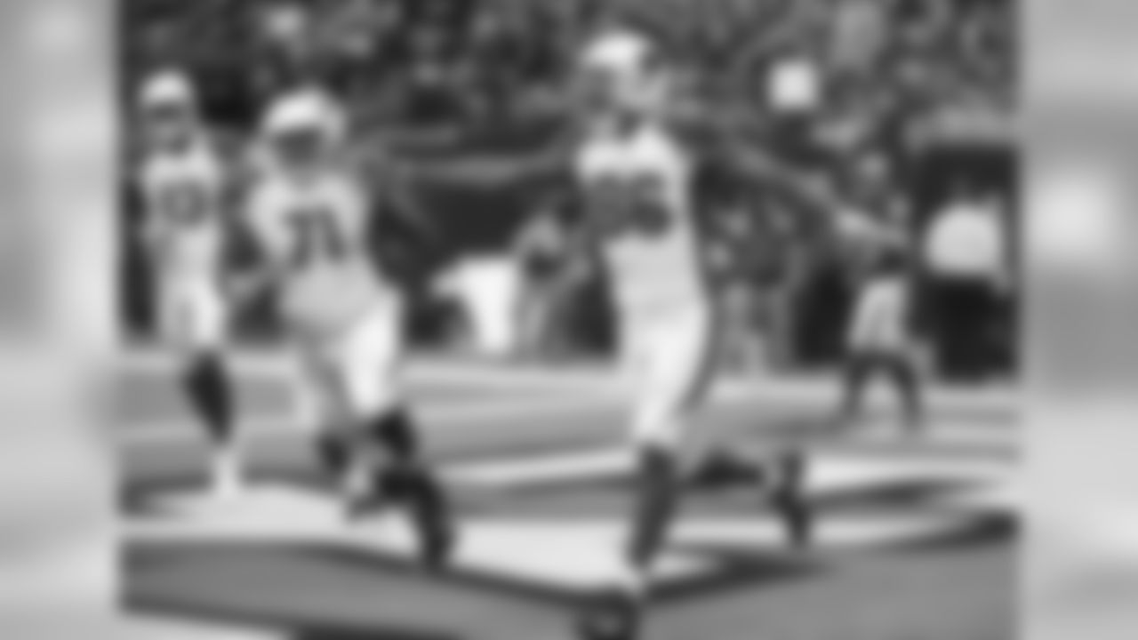 TE Ricky Seals-Jones celebrates his second touchdown