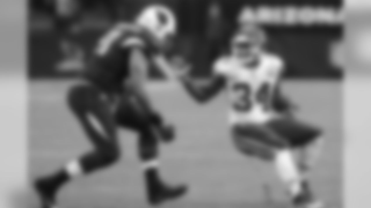 LB Matt Shaughnessy zeroes in on Chiefs RB Knile Davis