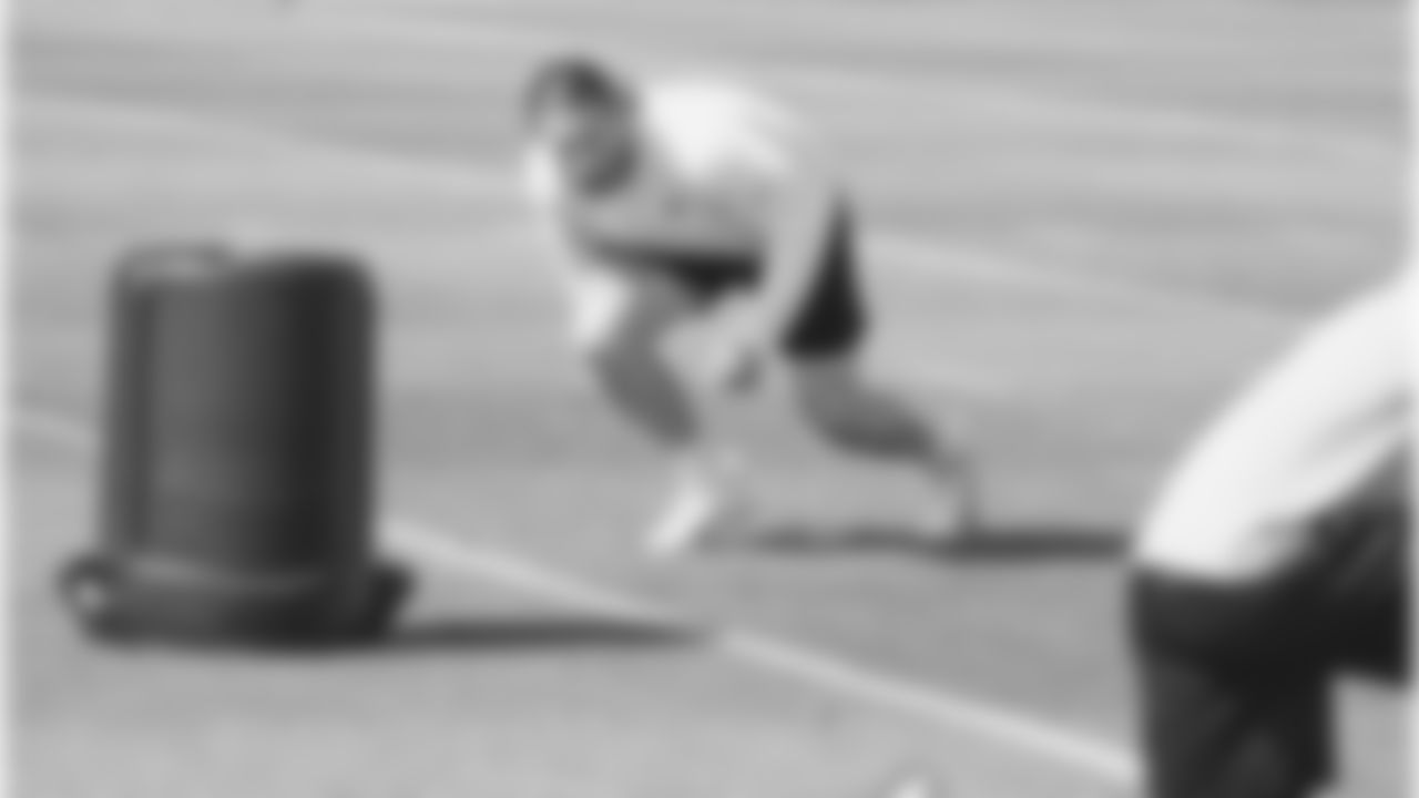 Linebacker Dennis Gardeck