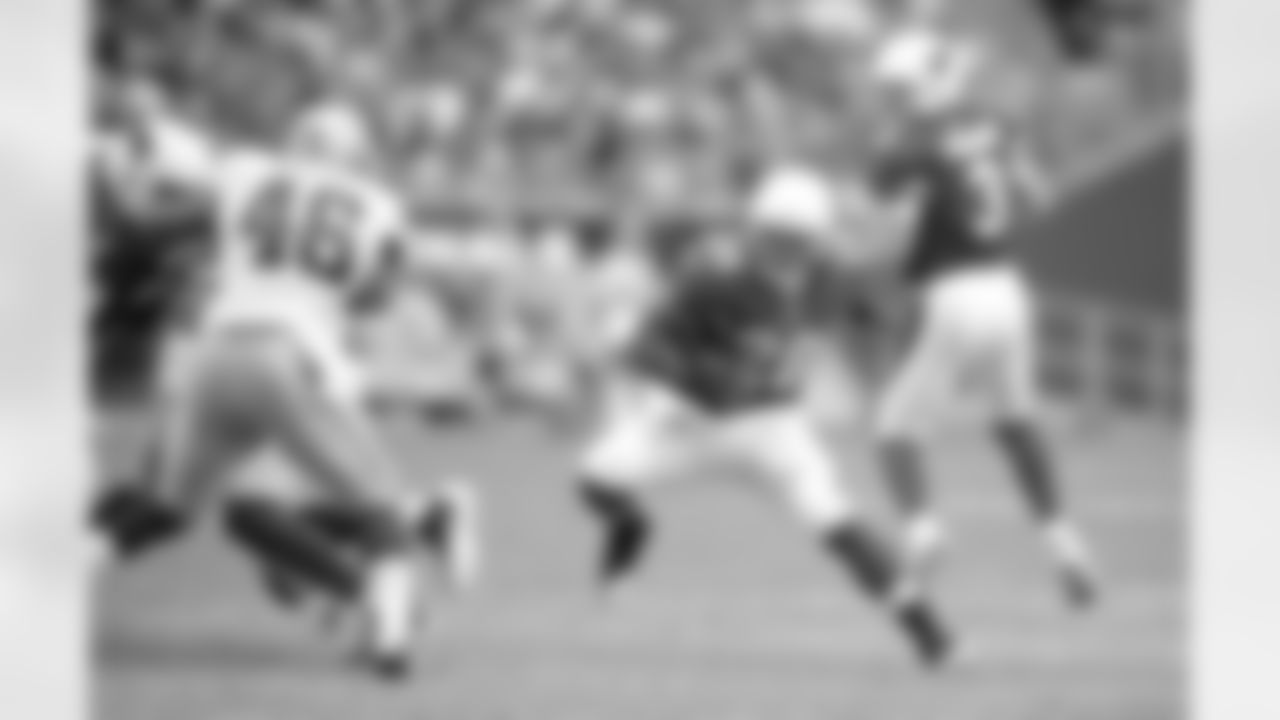 RB Rashard Mendenhall makes a move