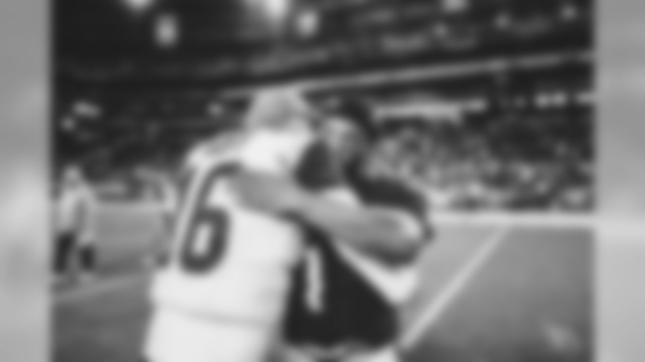 QB Kyler Murray (right) with Rams QB Jared Goff