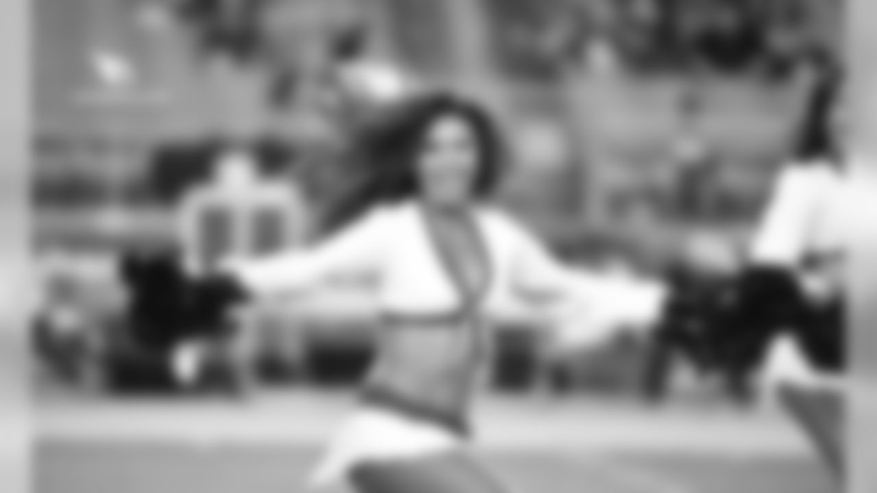 CheerBroncos25