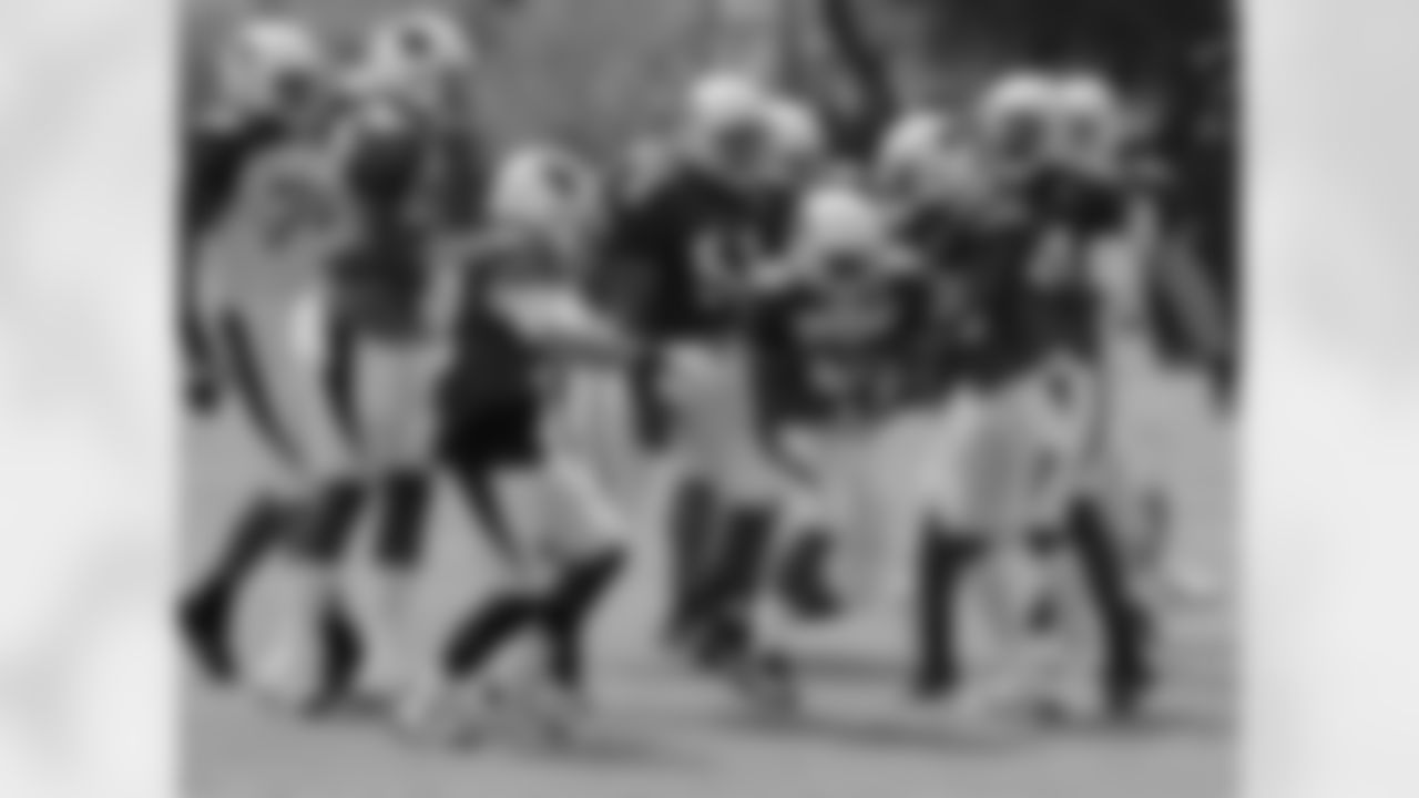 RB Stepfan Taylor fights up the middle