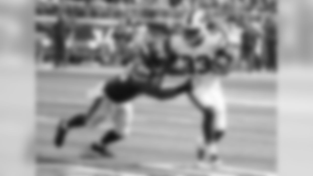 Defensive end Danielle Hunter
