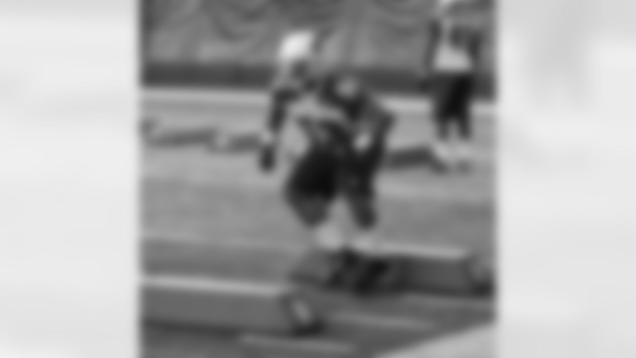 LB JoJo Dickson
