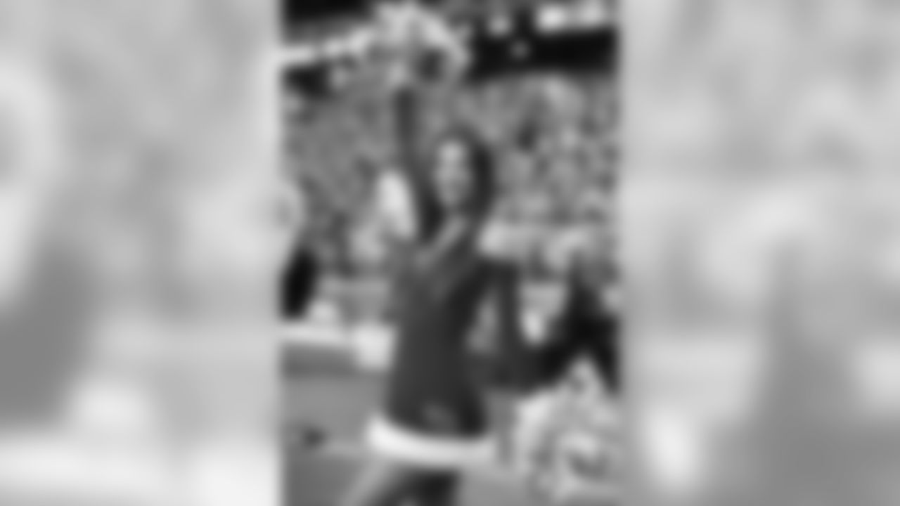 Images of the Cardinals cheerleaders during the Week 15 contest at State Farm Stadium