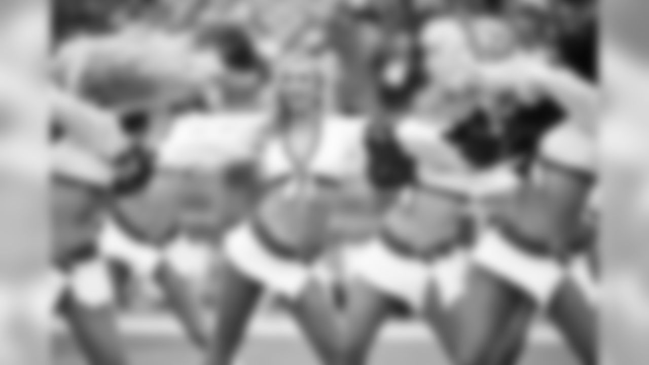 Images of the Cardinals cheerleaders during the Week 4 contest at State Farm Stadium