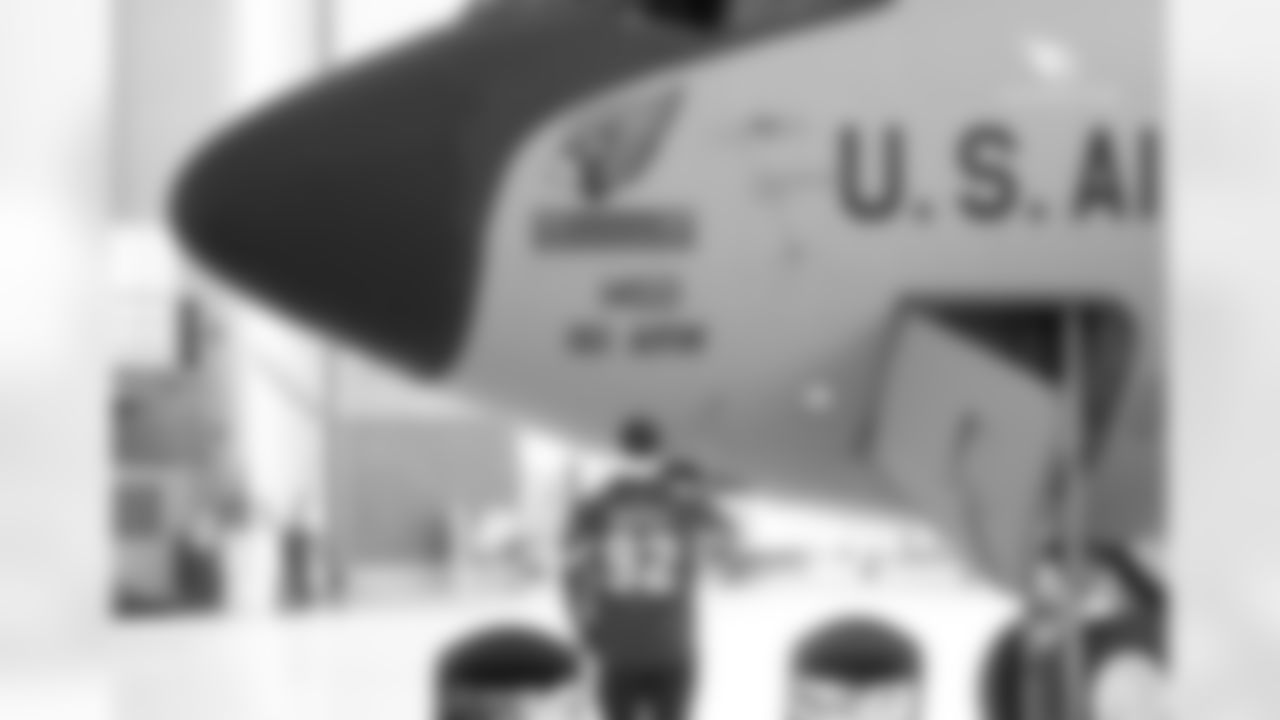 DL Frostee Rucker checking out the Cardinals logo on the jet