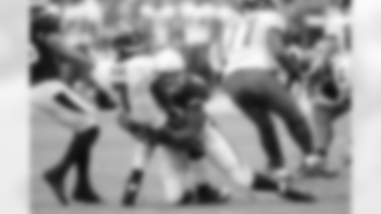 Mike Vick hit hard by Campbell