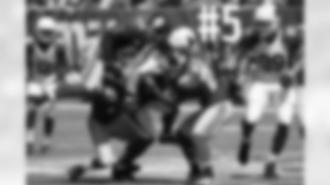 WR Larry Fitzgerald holds on to a pass while getting crunched by multiple Giants defenders