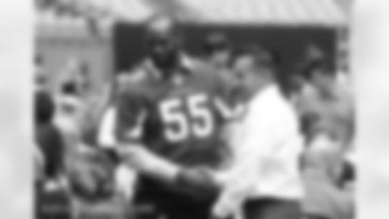 LB Chandler Jones