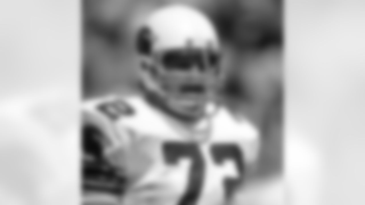 1983: Dan Dierdorf during a game against the Buccaneers