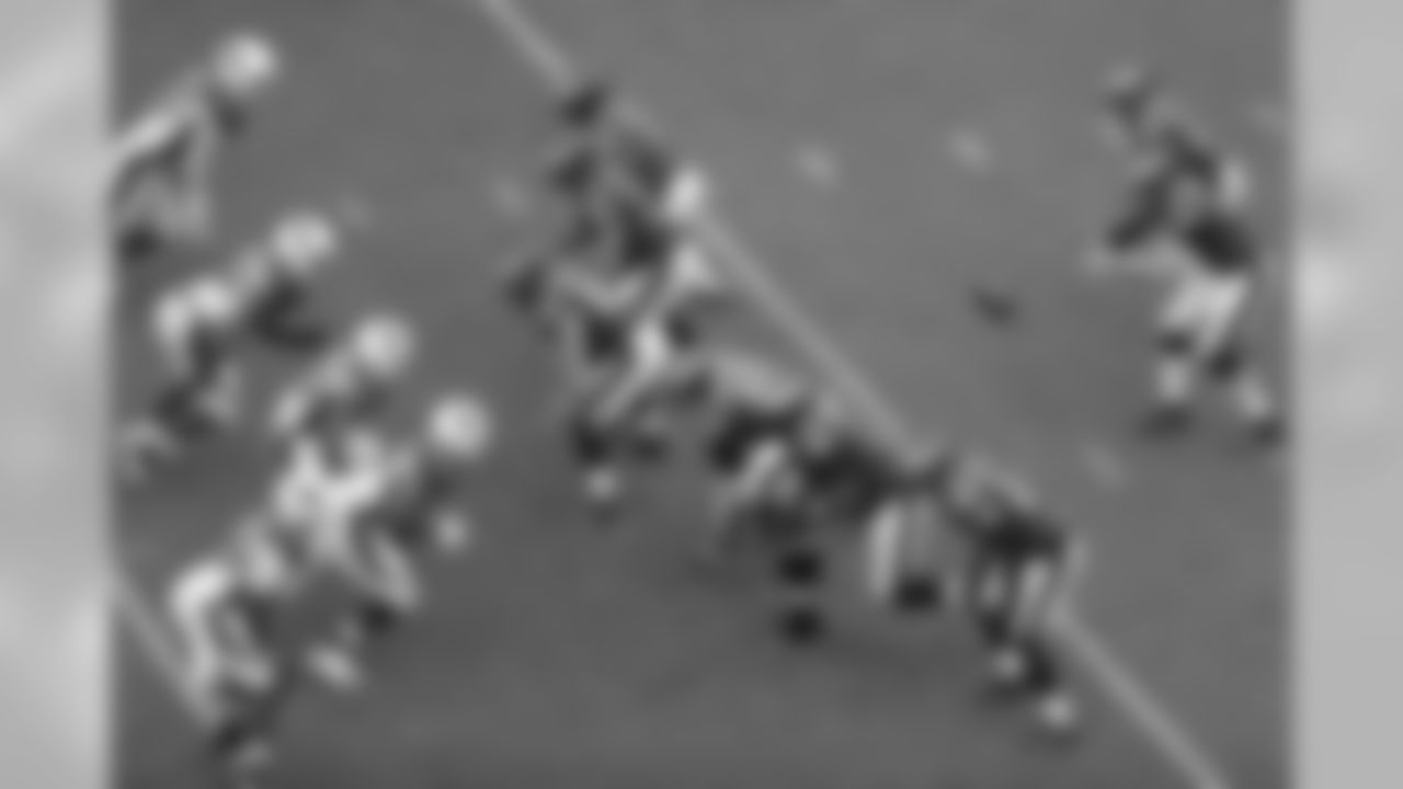 The line of scrimmage between the 49ers and Cardinals