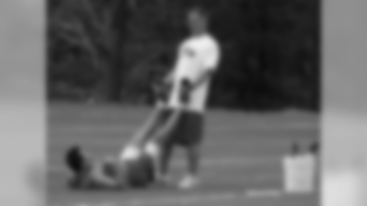 John Lott helps Kurt Warner stretch