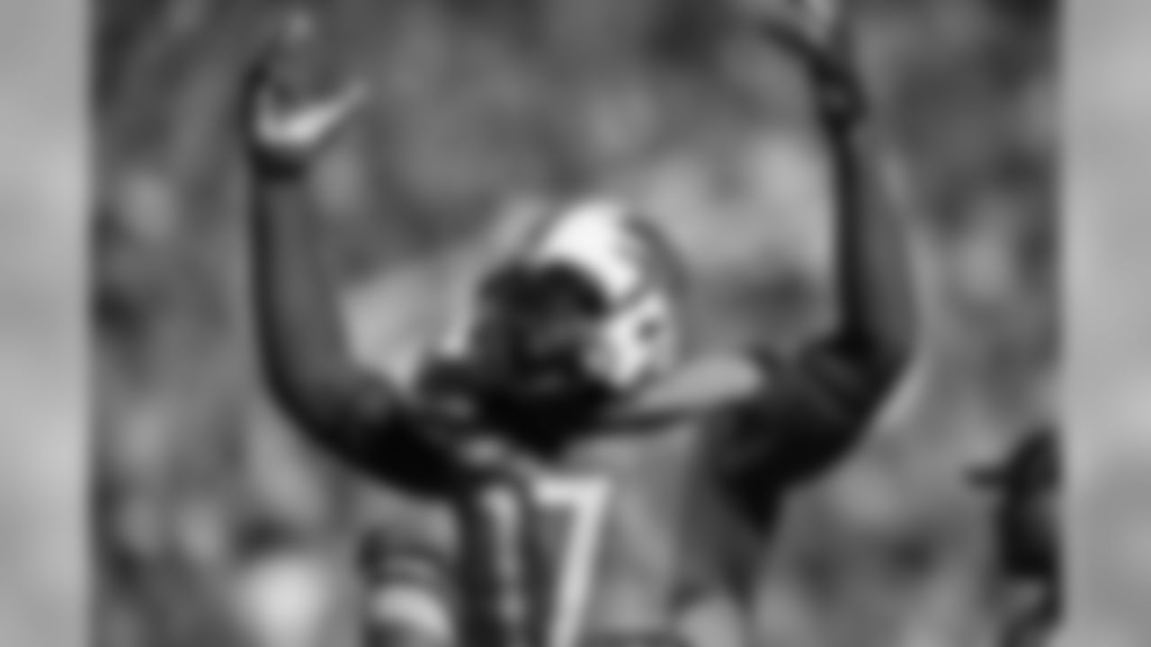 Illinois DE Jihad Ward: Projected fourth-rounder