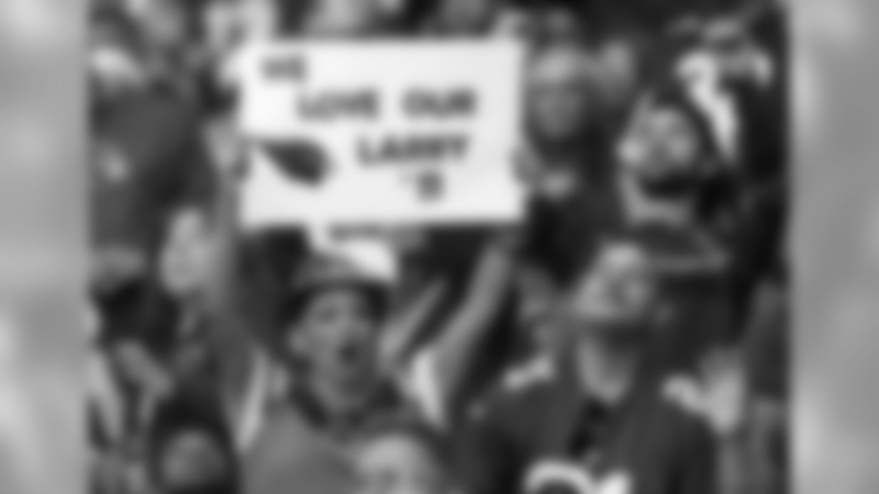 Cardinals fans show their love for Larry Fitzgerald