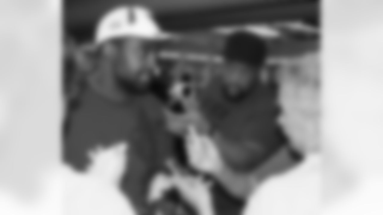 Alan Branch pretends to be in Karlos Dansby's media horde