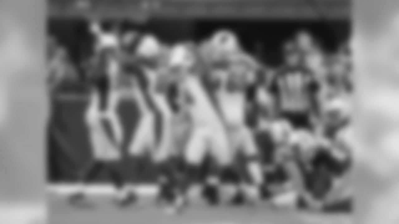 K Phil Dawson celebrates the game-winning field goal