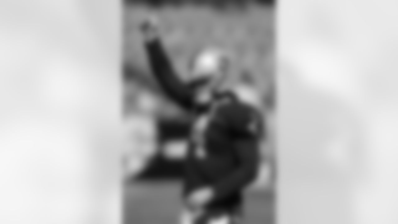 QB Derek Carr