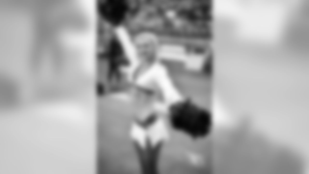 Images of the Cardinals cheerleaders during the Week 4 contest at State Farm Stadium