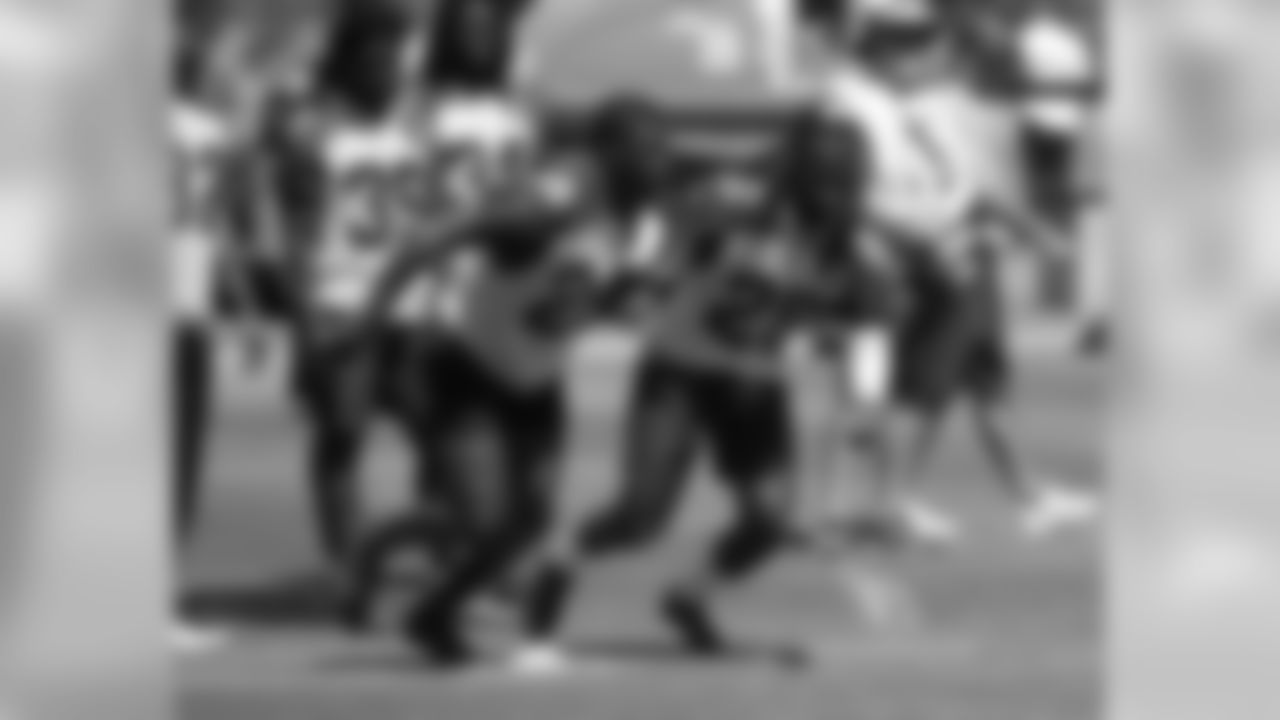 CBs Brandon Williams (26) and Marcus Williams (28)