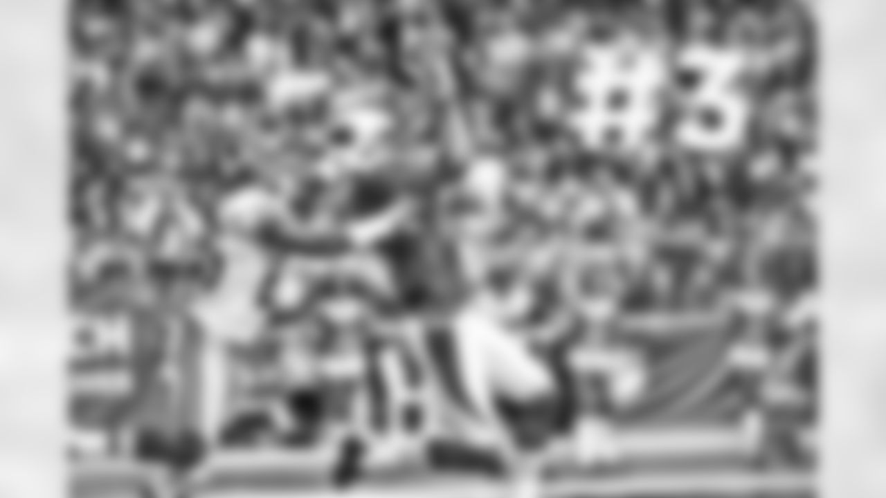 WR Michael Floyd hauls in a touchdown catch