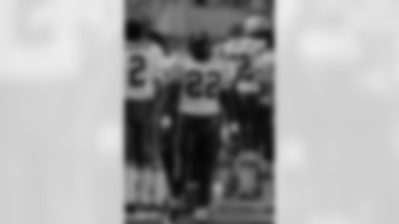 Former Cowboy Emmitt Smith meets his old team on 08/09/2003