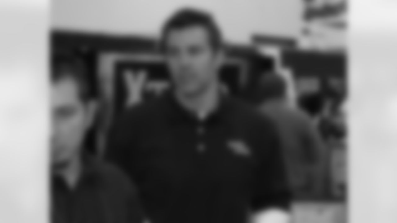 QB Kurt Warner visits the Super Bowl Media Center