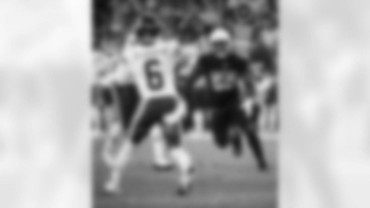 Arizona Cardinals linebacker Victor Dimukeje (52) during the 2023 preseason game between the Arizona Cardinals and the Kansas City Chiefs on Saturday, Aug 19, 2023 in Glendale, AZ.