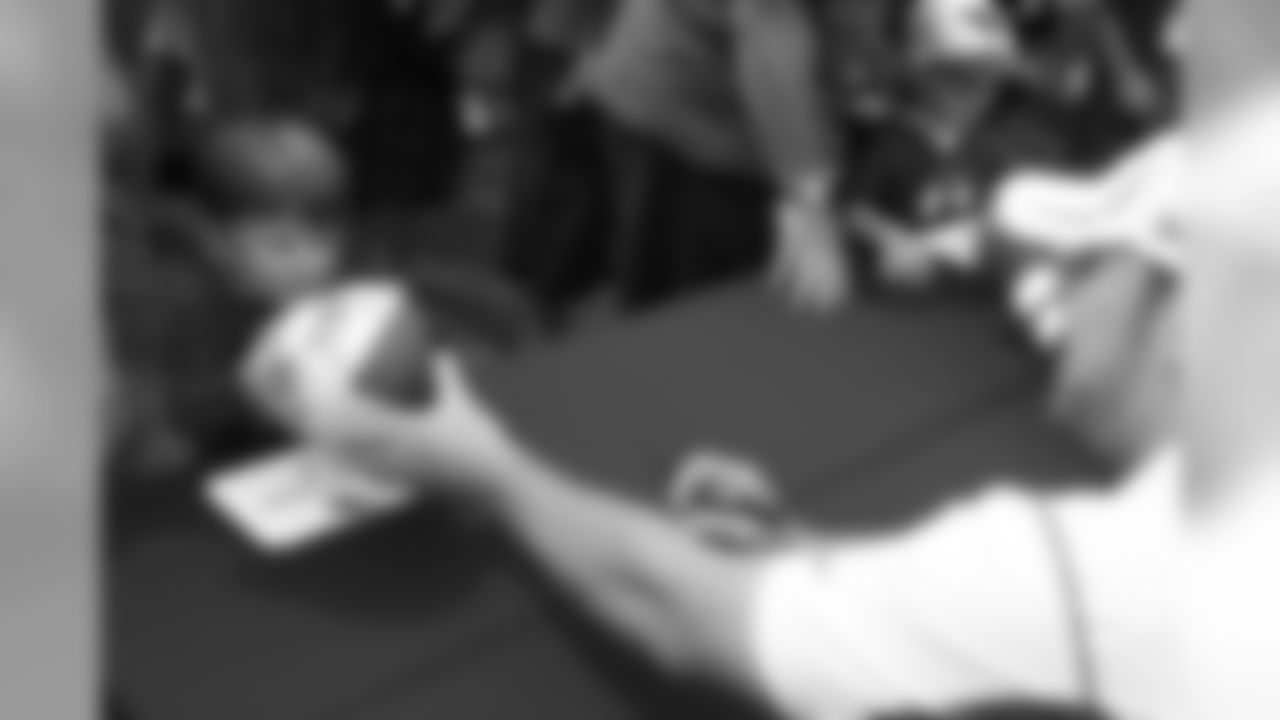 QB John Skelton makes a young fan happy