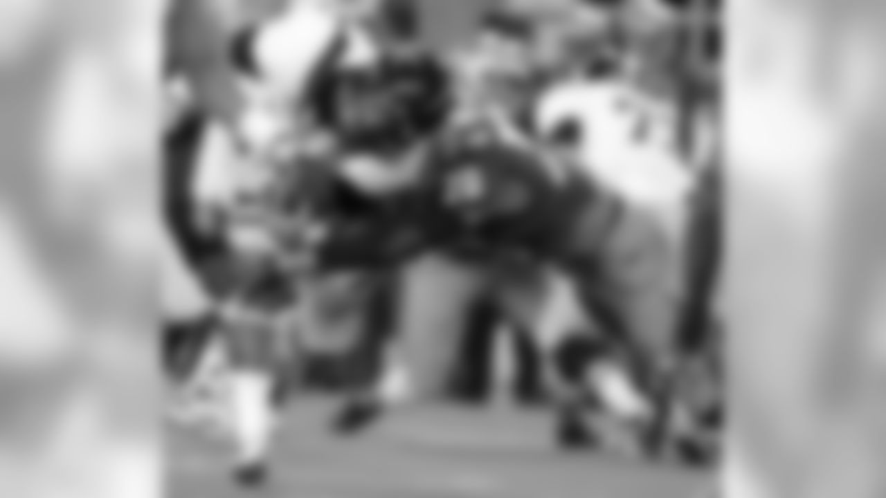 Bucannon tackles California RB Isi Sofele on Oct. 13, 2012