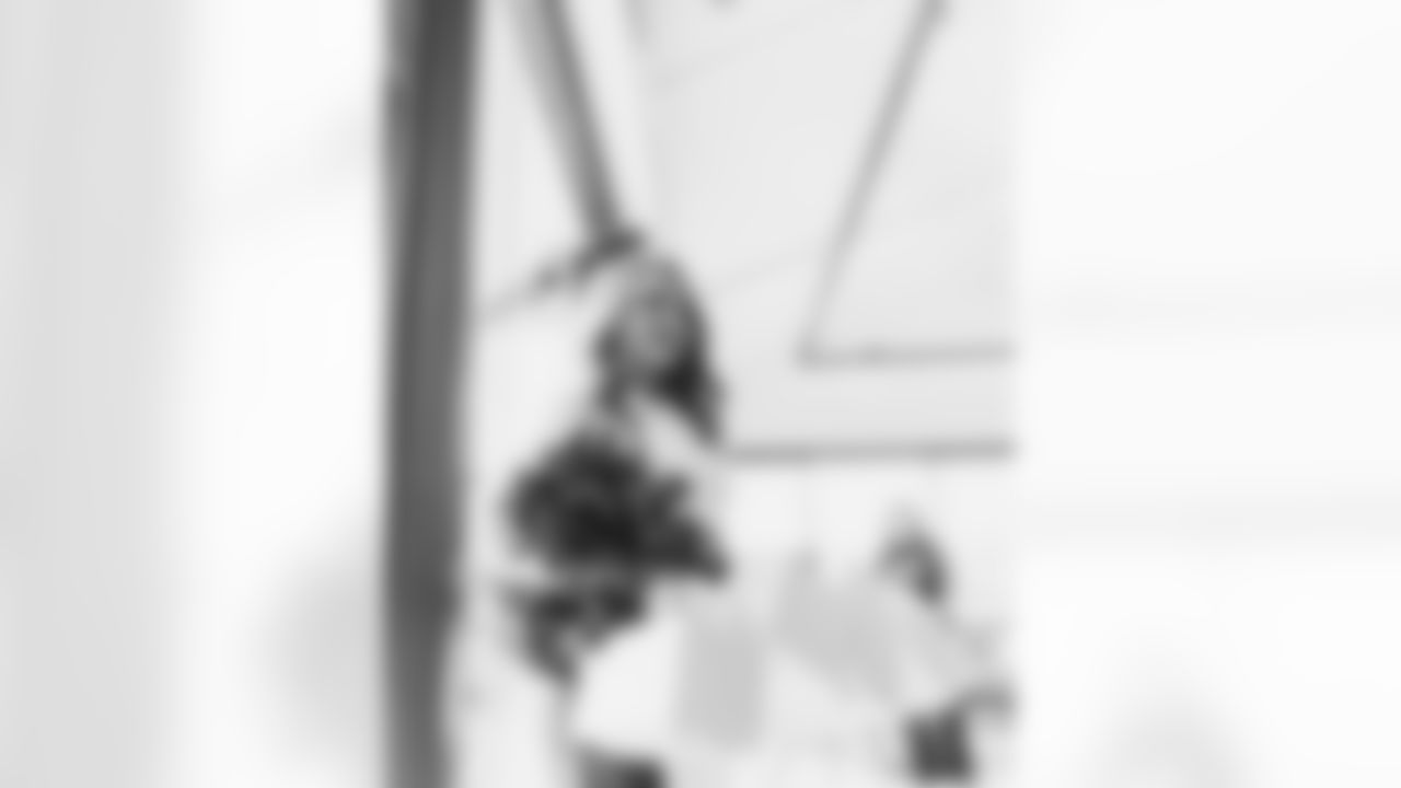 Cardinals_Maxx-Williams_James-Agency_03.28.22-5