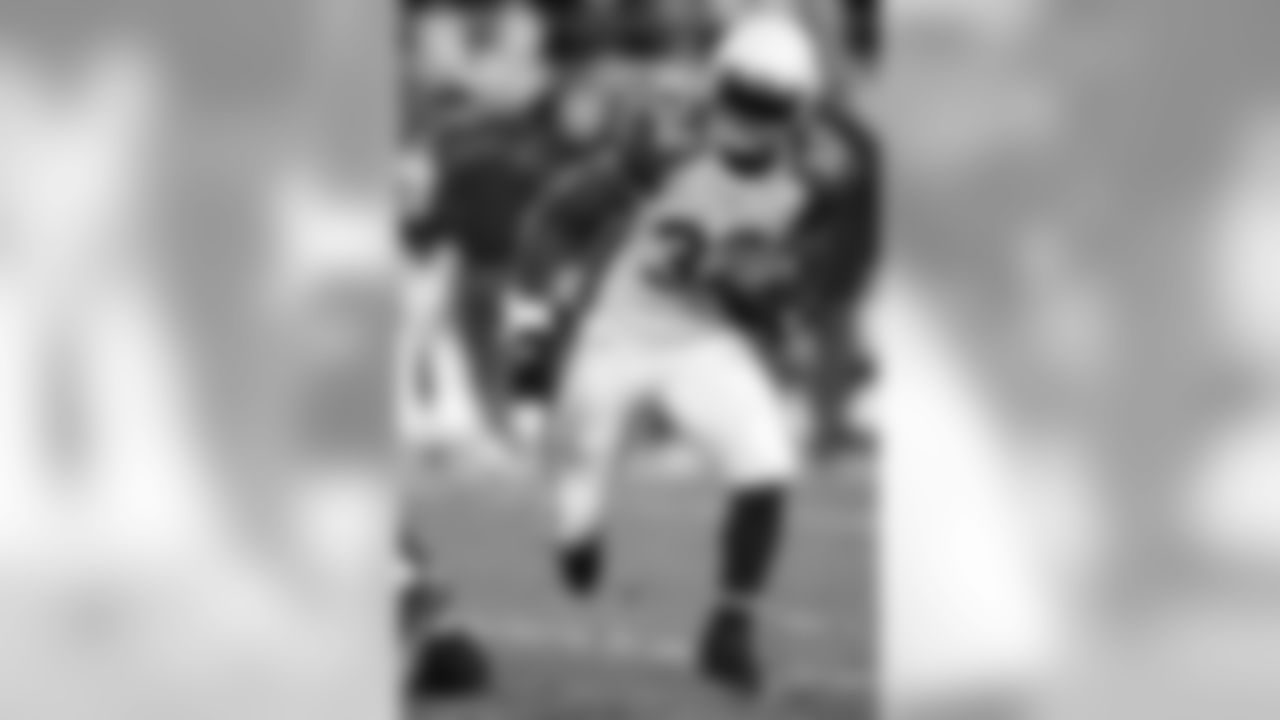 RB Edgerrin James carries the ball.
