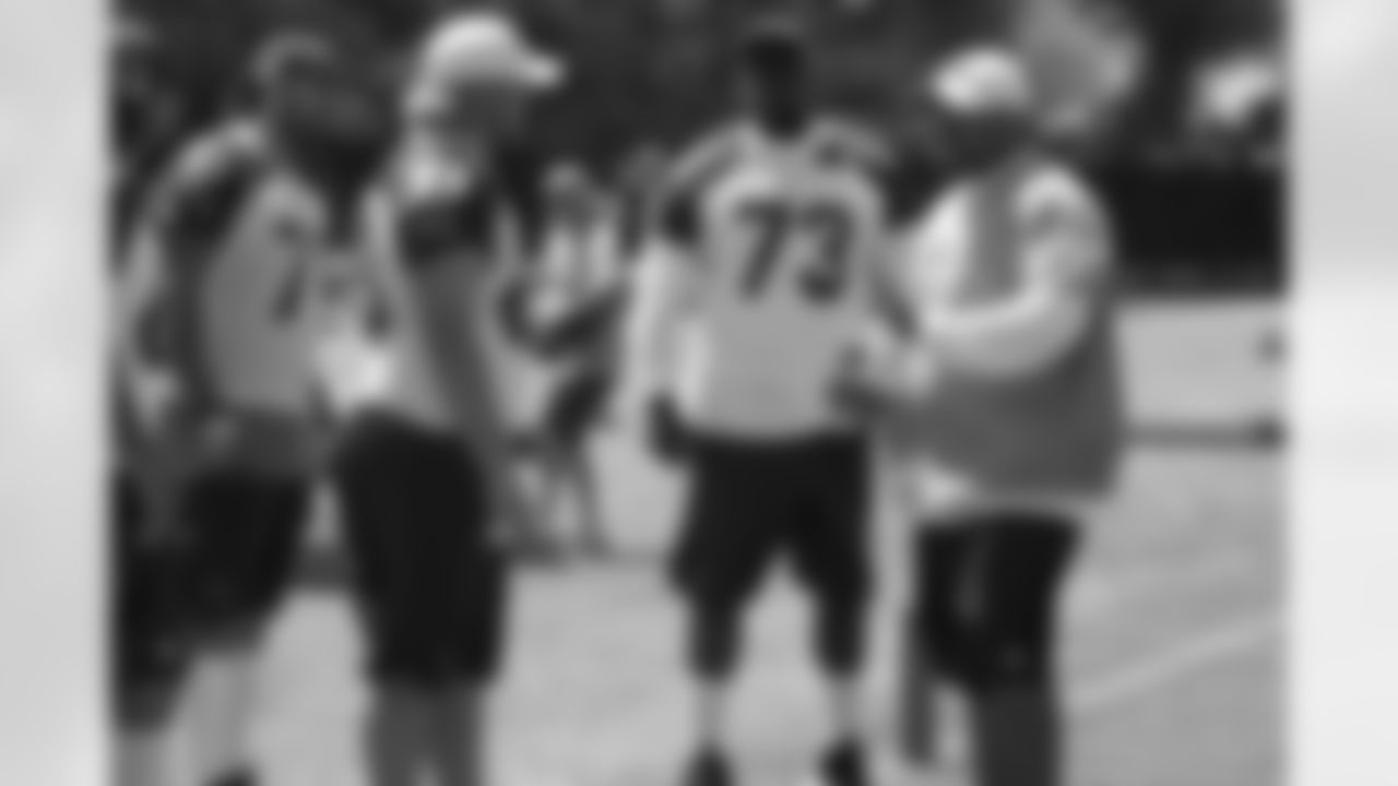 OC Harold Goodwin works with Lyle Sendlein, Chilo Rachal