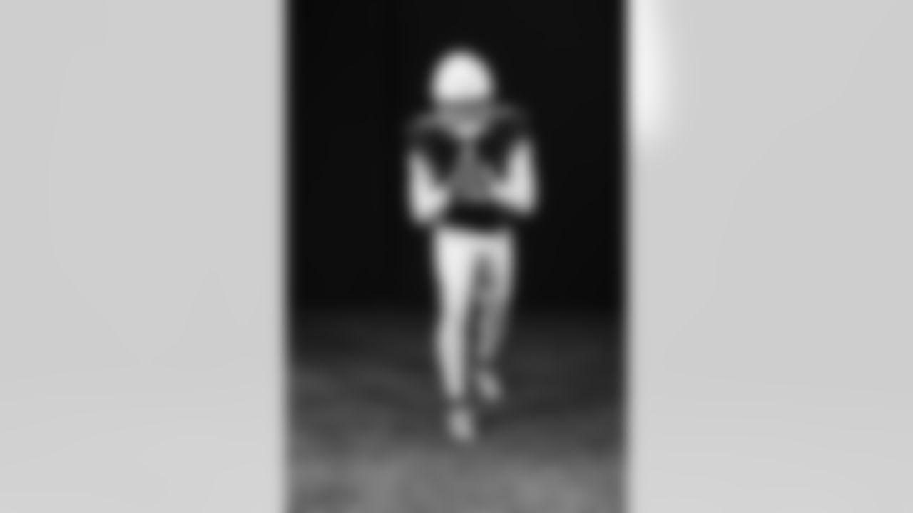 Arizona Cardinals wide receiver DeAndre Hopkins (10) poses for a photo during Cardinals Media Day on Monday, June 13, 2022 in Tempe, AZ.