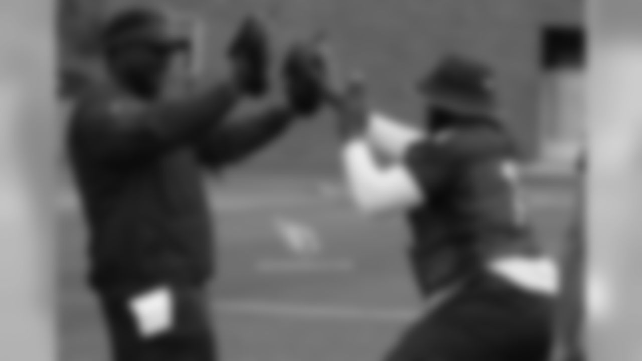 OL coach Ray Brown works with Andre Smith