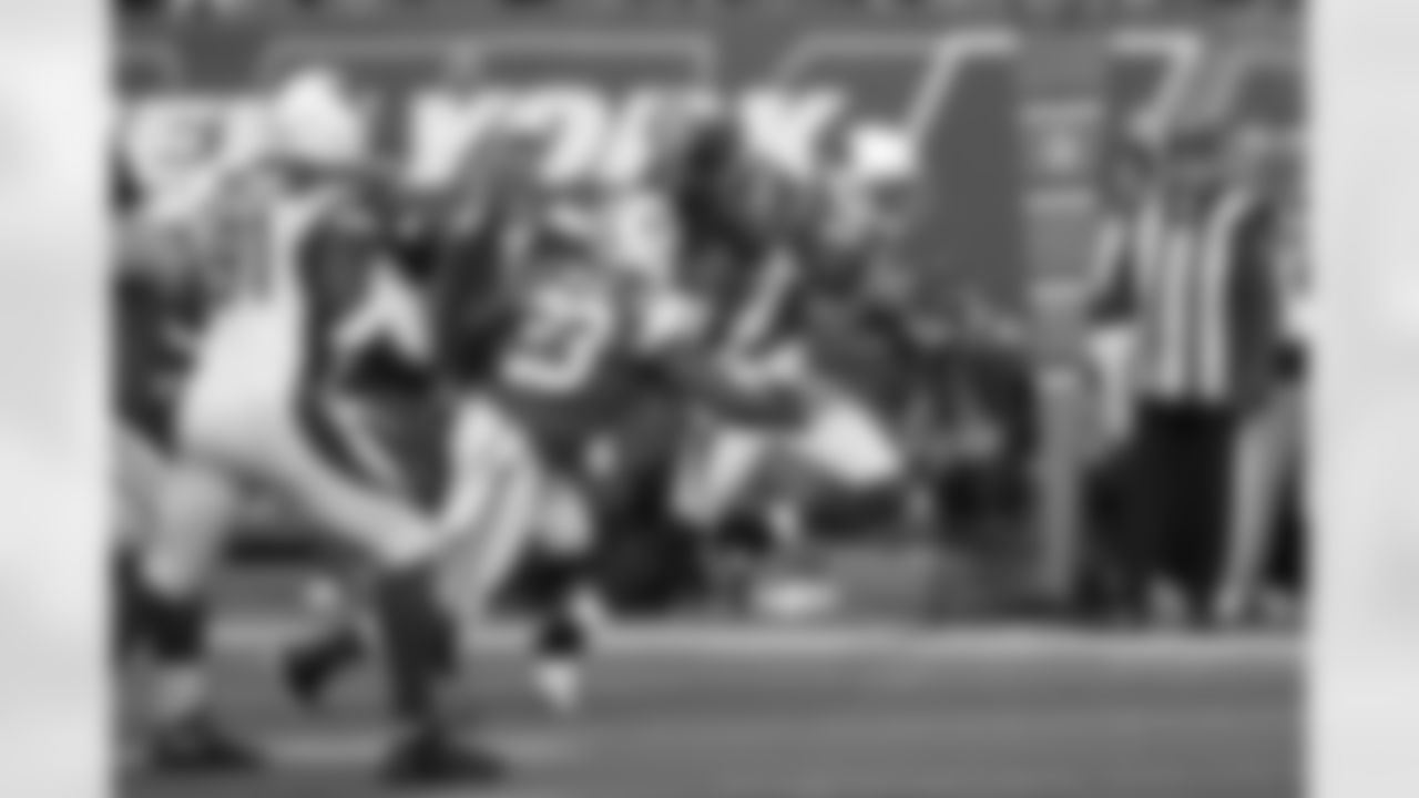 S Kerry Rhodes @NYJ: 6 tkls, 2 INT, FF, 3 pass def