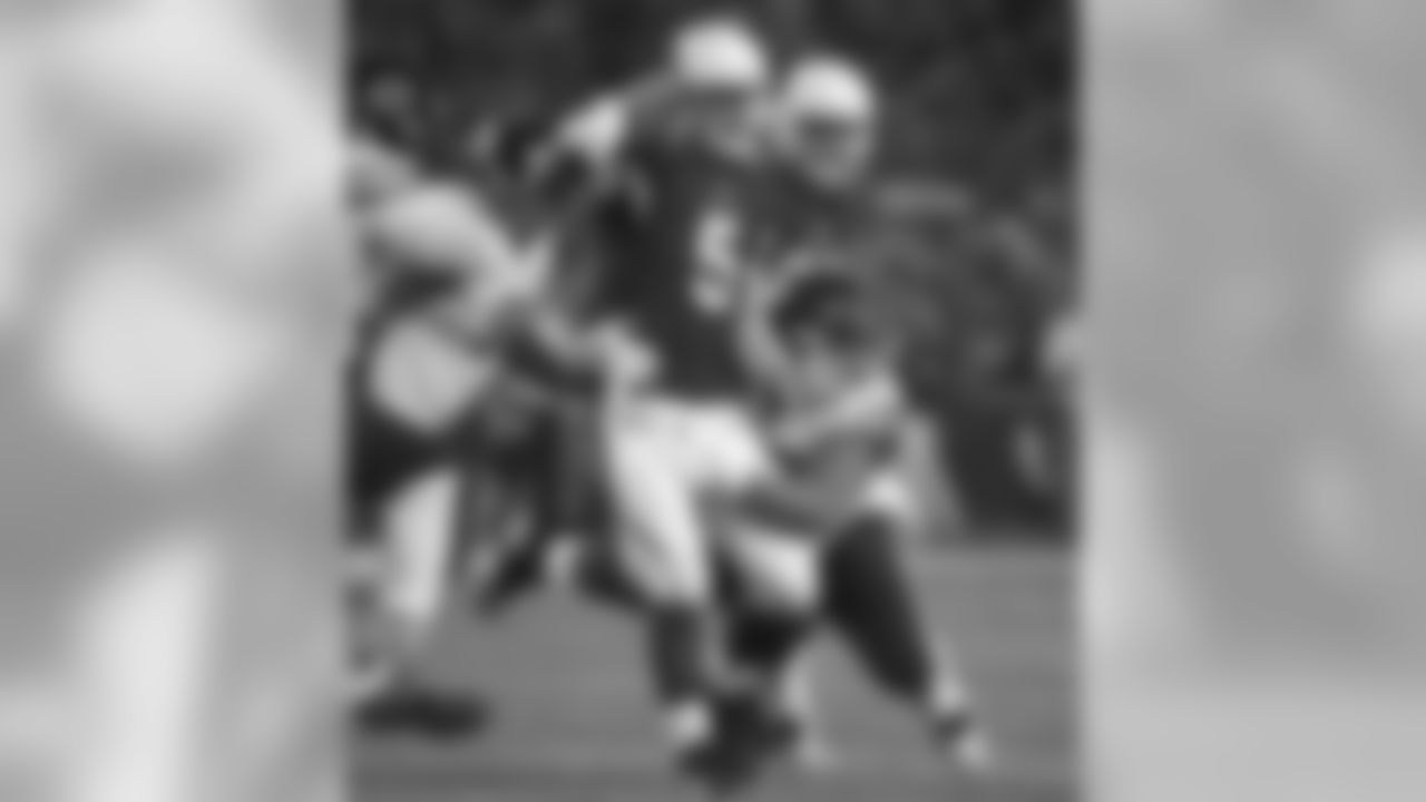 QB Drew Stanton tries to escape the Bears defense