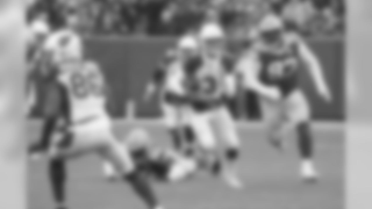 Josh Rosen scrambles