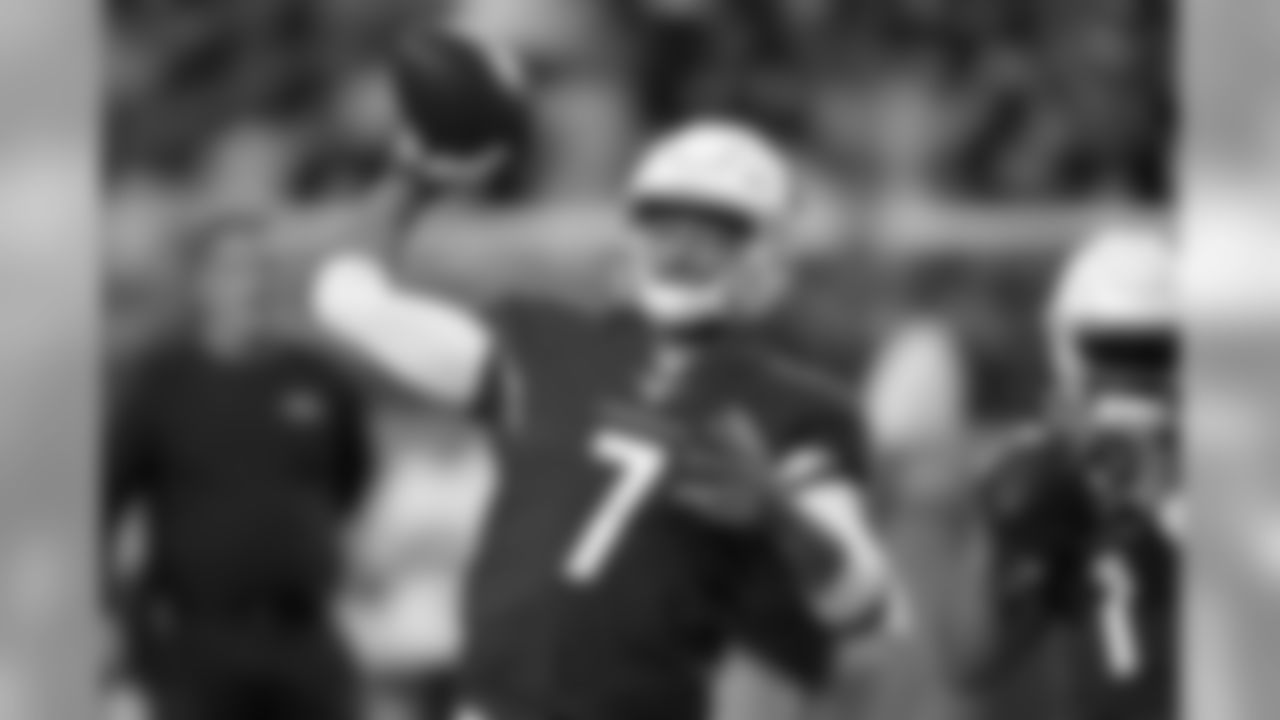 Arizona Cardinals quarterback Brett Hundley (7) warms up prior to an NFL preseason football game against the Los Angeles Chargers, Thursday, Aug. 8, 2019, in Glendale, Ariz.